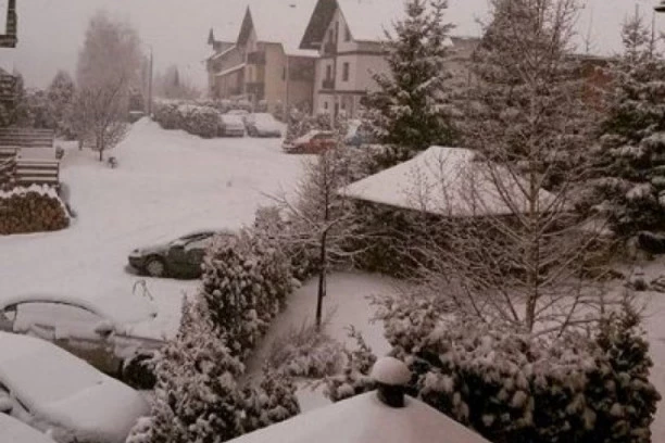 PLATA OD 70.000 VIŠE NIJE USLOV! Za koji dan počinje prijava za vaučere za odmor u Srbiji!