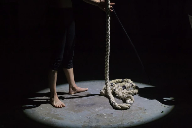 ZBOG OVOGA SE DEČAK (12) UBIO? Novi stravični detalji tragedije u Sjenici, mališan se obesio kanapom za vezivanje bala sena!