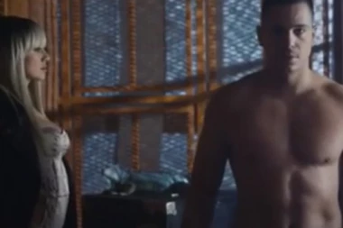 Se*si plavuša: Kija u novom spotu neprepoznatljiva!