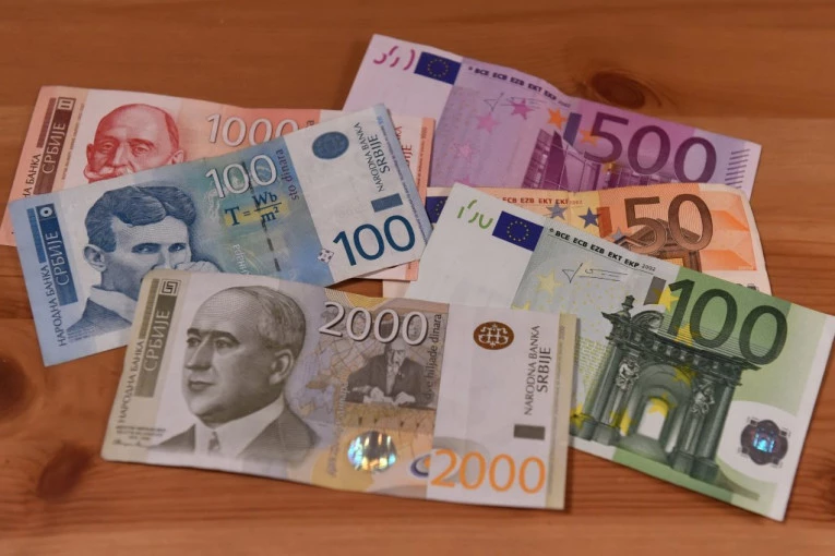 Srednji kurs evra sutra 117,19 dinara