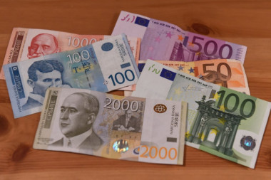 Srednji kurs dinara za evro sutra 117,18 dinara