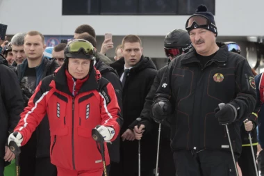 (FOTO, VIDEO) Virtuozi na skijama: Ovako se Putin i Lukašenko opuštaju između pregovora