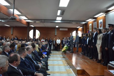 Stefanović: Hoćemo da obezbedimo da svaki oficir dobije mesto u Ministarstvu