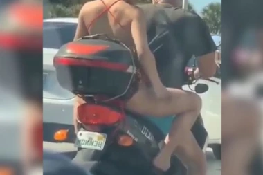 (VIDEO) Šok paparaco: Devojka u bikiniju na motoru radila jednu užasnu stvar