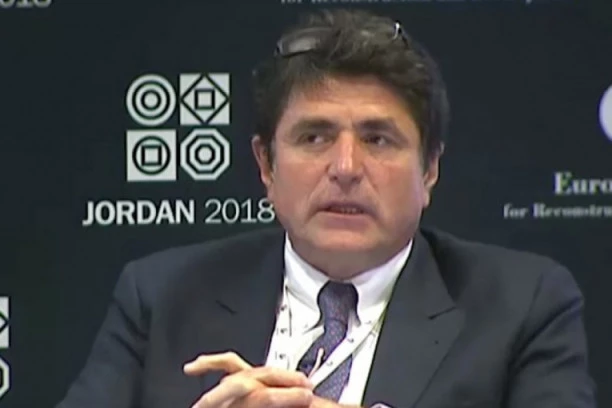 ŠOLAK KIPTI OD BESA, KAZNILI GA NJEGOVI! Junajted medija na udaru, konačno dolijali!