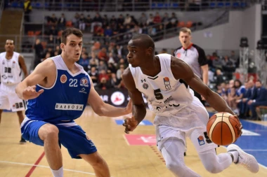 PUKLA "STOTKA": Partizan demonstrirao "silu" nad Novim Pazarom u Nišu!