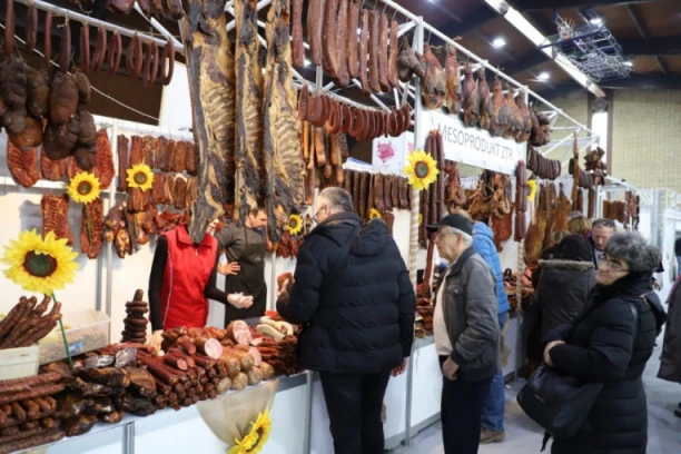 POSLA IMA, SAMO NEMA KO DA RADI: Usluge mesara sve skuplje, svinja od oko 130 kg sa preradom košta skoro 30.000 dinara!