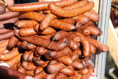 FIZIČAR IZAZVAO HAOS NA TVITERU! Izludeo ljude zbog kobasice (FOTO)