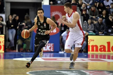 CRNO-BELI UKROTILI "PANTERE": Partizan brani trofej u finalu!