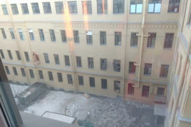 (FOTO) Totalni haos u Sankt Peterburgu: Srušio se plafon zgrade Univerziteta za vreme predavanja