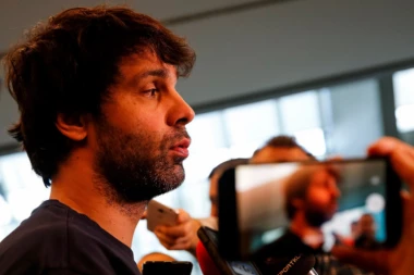 Teo bi vezan za pokojnog oca, njegova smrt ga zatekla u Bolonji!