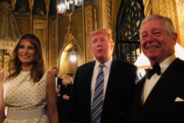 (FOTO) Karađorđević opalio selfi sa Trampom!