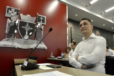 (FOTO) RAT DS I GLUMCA: Trifunoviću, ništa ne znaš!