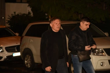 VELIKO PRIZNANJE NAŠEG PEVAČA O VANBRAČNOM SINU: Dok mu se jedan nalazi u Zadruzi, svi čekaju DNK ANALIZE drugog deteta!