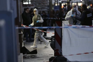 (FOTO) Ubijen napadač koji je nožem napao četvoro prolaznika!