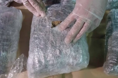 Skandal u Dubrovniku: Pronađeno 27 kilograma marihuane u vozilu srpskih tablica!