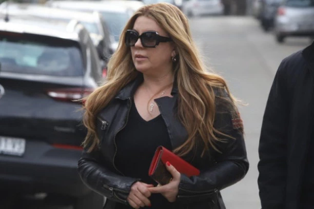 PESMA NAŠE PEVAČICE KRIJE TRAGEDIJU KOJA LEDI KRV U ŽILAMA! Devojka koja je napisala reči pesme ih je posvetila dečku i UMRLA!