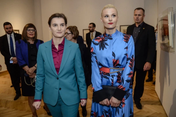 MILICA ĐURĐIĆ, PARTNERKA PREMIJERKE ANE BRNABIĆ, POJAVILA SE NA NASLOVNOJ STRANI PRESTIŽNOG SVETSKOG MAGAZINA! Izgleda kao boginja! (FOTO)