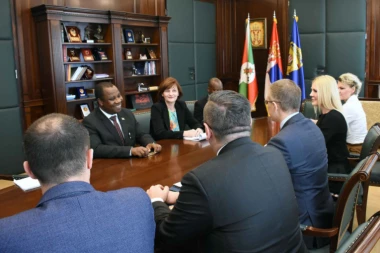 (FOTO) JOŠ JEDNA NA NAŠOJ STRANI: Stefanović zahvalio ministru Republike Burundi na povlačenju priznanja Kosova