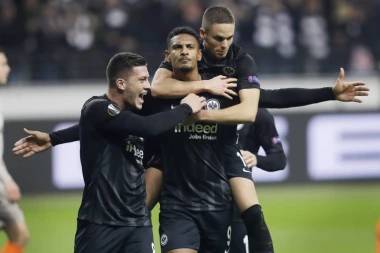 Frankfurt slavi trojicu Srba i jednog Hrvata: Ajntraht u osmini finala, Dinamo zgazio Viktoriju na "Maksimiru"!