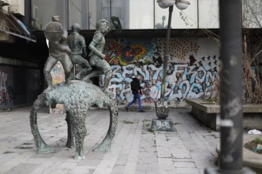 SPOMENIK JUNACIMA PRED OČIMA JAVNOSTI: Heroji sa Košara na Terazijama