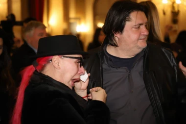 Potresan govor Zorice Brunclik steže srce: Pevačica slomljena zbog Šabanove smrti, jecaji se prolamali salom!