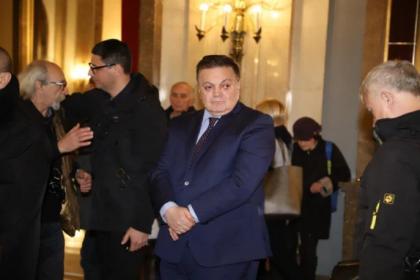 GRAĐEVINSKA INSPEKCIJA ZATVORILA GRADILIŠTE: Bivši ministar zida na divlje