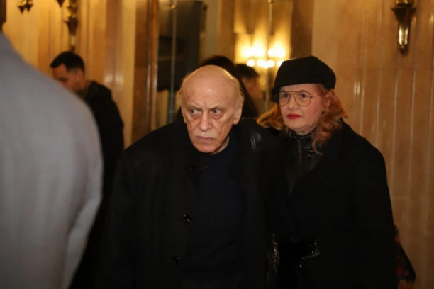 TOZOVČEVI SINOVI TRAŽE NASLEDSTVO OD NJEGOVE UDOVICE: Počela podela imovine legendarnog pevača!