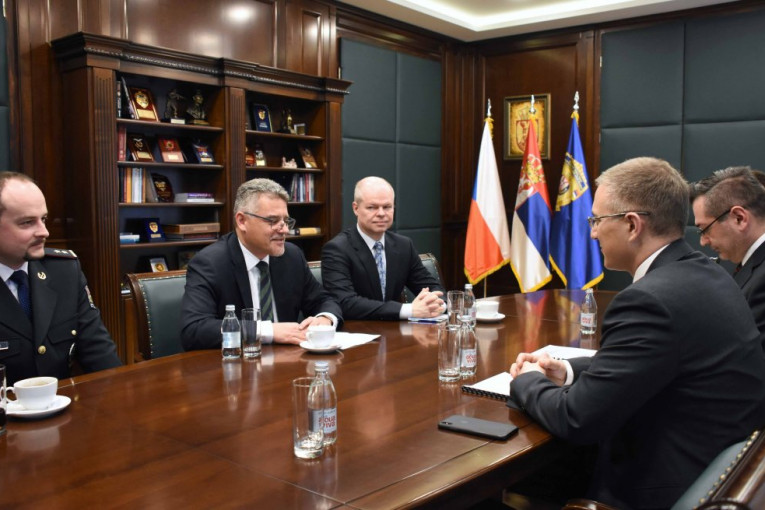 Stefanović na sastanku s ambasadorom Češke: Jačom saradnjom policija u borbi protiv terorizma