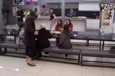 (VIDEO) Leteli tanjiri: Mića najstrašnije udario na Snežanu!