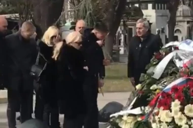 (VIDEO) Šaulići na groblju dan nakon sahrane: Goca plakala i izgovarala ove reči!