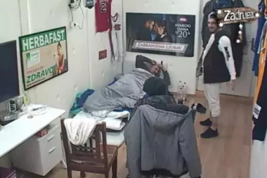 (VIDEO) Lazar otkrio detalje svojih po*no filmova, a onda se Miki setio Moskve: Nataša je profi ku*ava, to se zna!