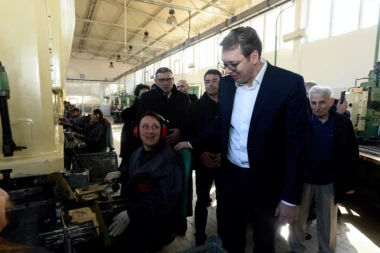 (FOTO) Vučić u Stalaću: Železnice su budućnost!