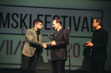 Sloboda je u nama: Rejfu Fajnsu uručena nagrada na 47.festu!