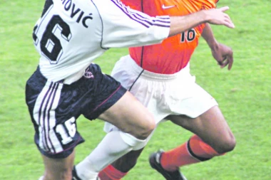 RAMBO I RADE,  VI STE MIŠEVI  UDARATE NA MRTVE, SRAM VAS BILO!