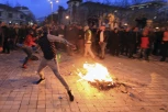 NASTAVLJENI MASOVNI PROTESTI ZBOG TRAMPOVOG ZETA! Hiljade demonstranata diglo glas protiv luksuznog kompleksa na Jadranu (VIDEO)