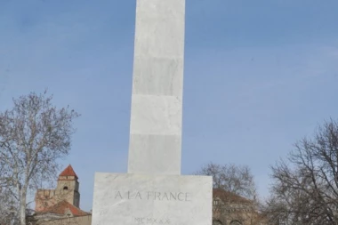 Vesić i Loazo obišli Spomenik zahvalnosti Francuskoj