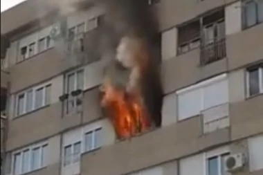 (VIDEO) Gorela zgrada u Požarevcu: Plamen zahvatio tri sprata, gust dim kuljao na sve strane!