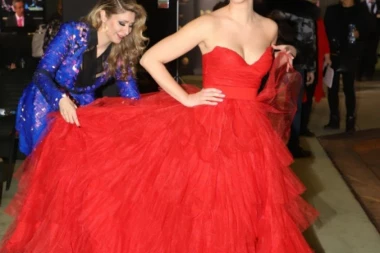 Radi na Javnom servisu: Voditeljka RTS-a pokazala grudi, gori Instagram!