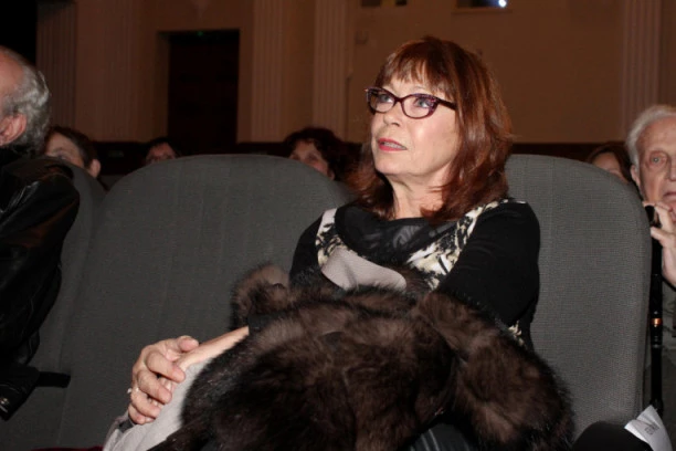 TAJNA O PREMINULOJ GLUMICI ODJEKNULA U JAVNOSTI! Sve obelodanjeno pre njene smrti, ovo će vas rasplakati!