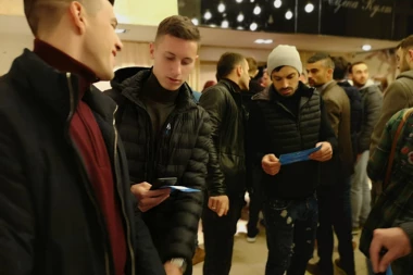 Svi zajedno u pozorište: "Ukalupljivanje" oduševilo fudbalere Voždovca!