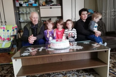 Lekari se naježili od njenih reči! Devojčica koju je otac bacio sa terase ispričala kroz kakav pakao je prošla