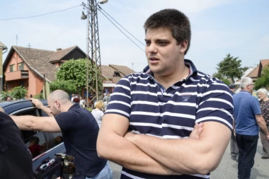 Šešelj junior skupio više od 100.000 potpisa za UKIDANJE IZVRŠITELJA