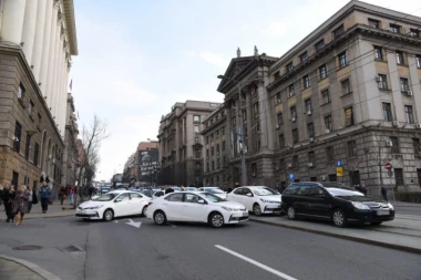 Taksista udario člana CarGo