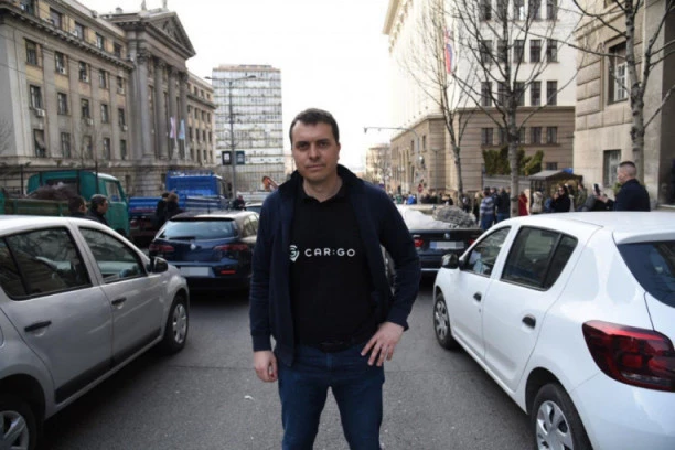 Velika pobeda CarGO! Prekršajni sud doneo presudu: CarGo radio u skladu sa zakonom, nije taksi prevoz!