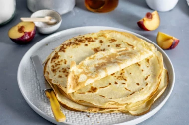 PALAČINKE BEZ MLEKA I JAJA? Da, moguće ih je napraviti i odličnog su ukusa!