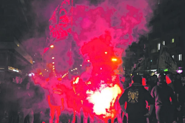 JEZIVE SCENE: Fudbal je zavijen u crno!