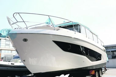 NASUKALA SE JAHTA POZNATOG KONTROVERZNOG BIZNISMENA NA KRKU! Jedva ga izvukli! DRAMA U HRVATSKOJ!