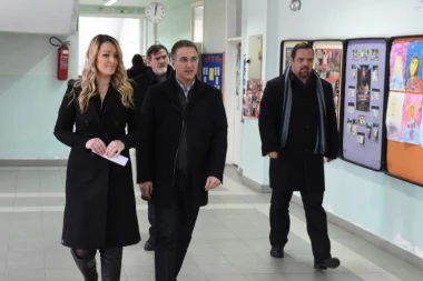 (FOTO) Ne zna se koja je lepša! Ovo su žene naših političara