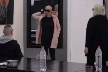 (VIDEO) Zadrugari u šoku nakon Zerininog brijanja glave!